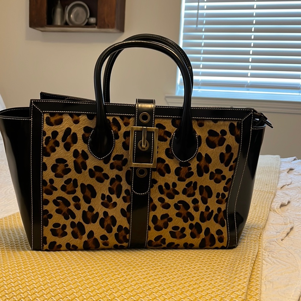 Womens made it Italy Handbag. Leopard Pony with zip/magnet closure.